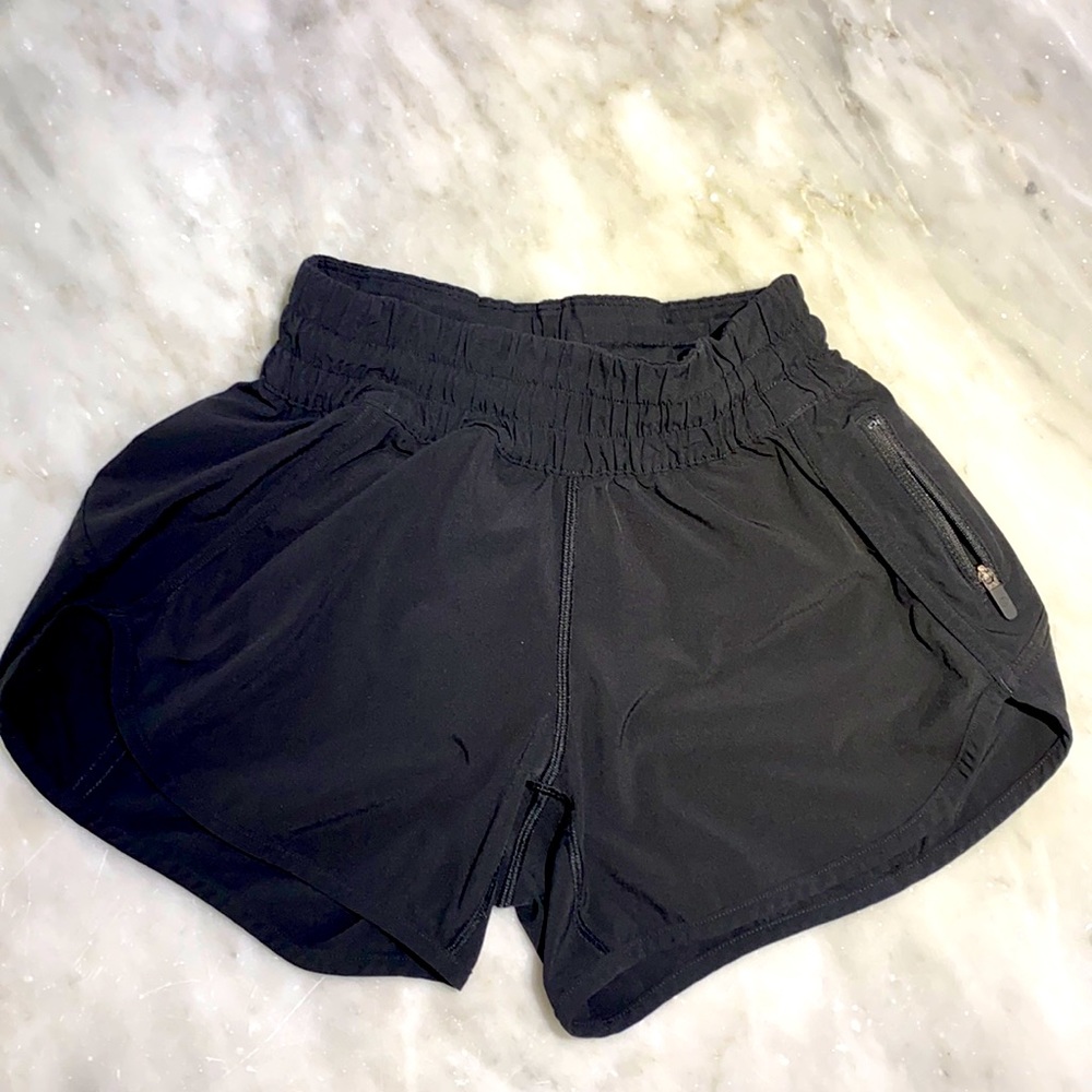 LuLulemon Tracker 4” Black Size 4